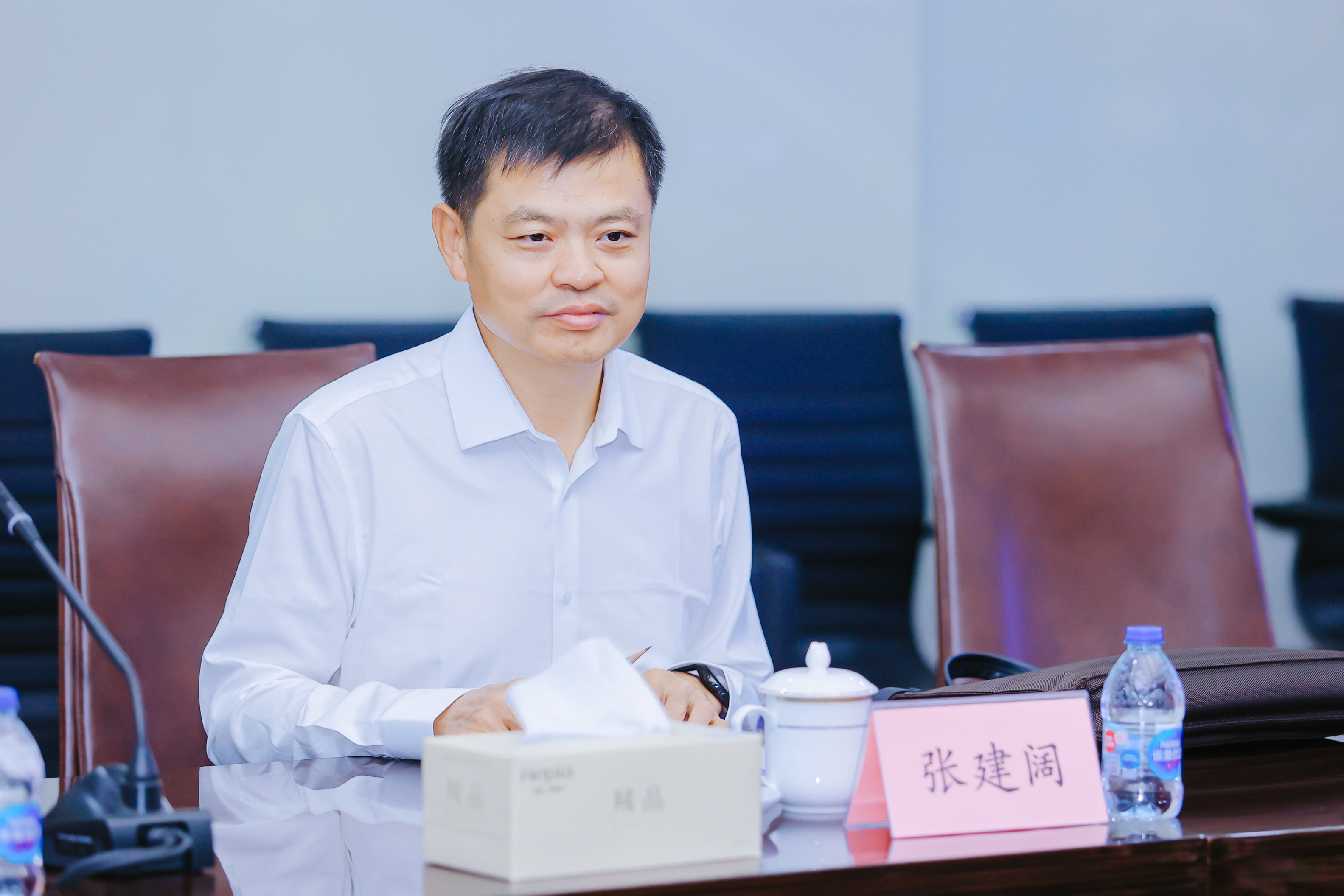 中國(guó)石化領(lǐng)導(dǎo)劉會(huì)友、張建闊一行蒞臨神開(kāi)參觀考察(圖5)